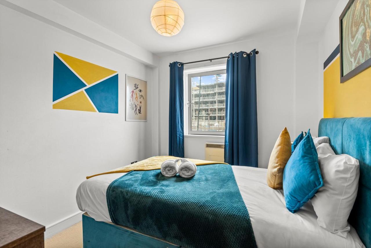 Enchanting Abode -sleeps 6 With Balcony! Appartamento