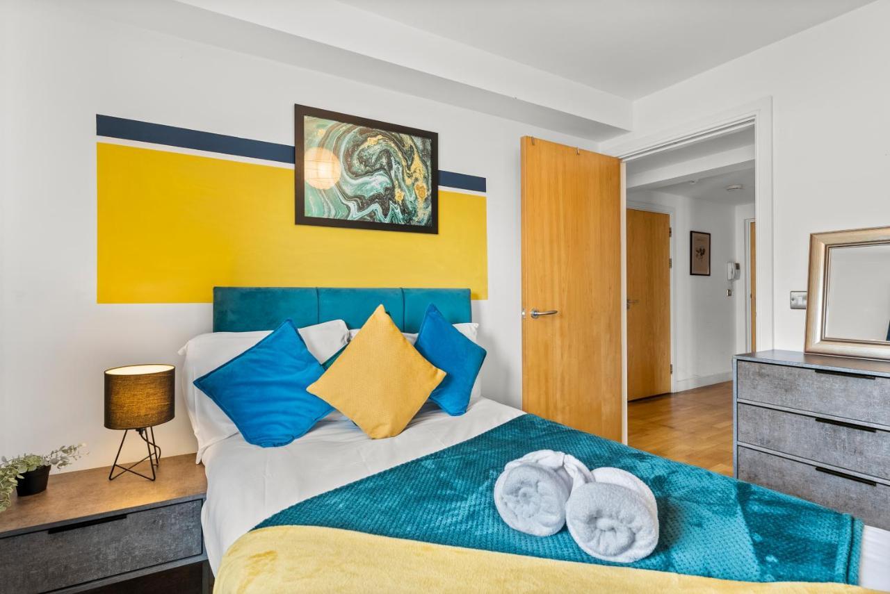 Enchanting Abode -sleeps 6 With Balcony! Appartamento Bristol