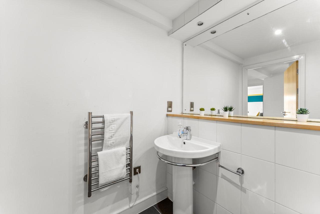 Appartamento Enchanting Abode -sleeps 6 With Balcony! Bristol