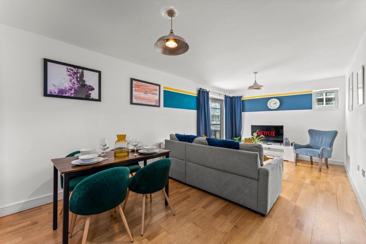 Enchanting Abode -sleeps 6 With Balcony! Appartamento Bristol