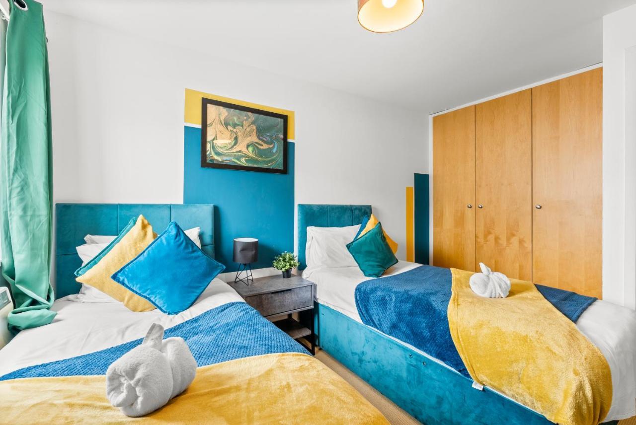 Enchanting Abode -sleeps 6 With Balcony! Appartamento